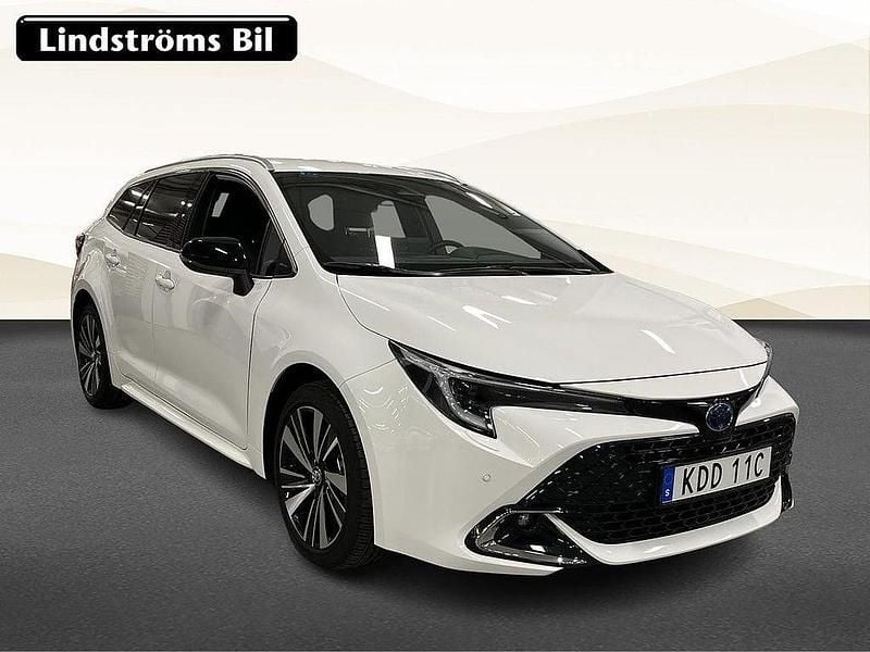 Begagnad Toyota Corolla Style 141 HK (103 kW) 2025 Vit Kombi