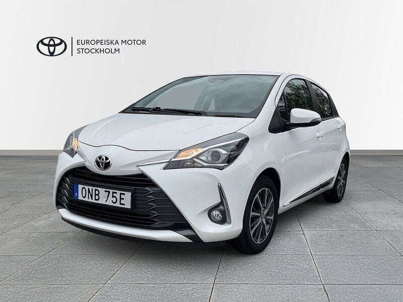 Vit Begagnad 2019 Toyota Yaris Active Halvkombi | 149 900 kr (Marknadspris) - Bild 1/3