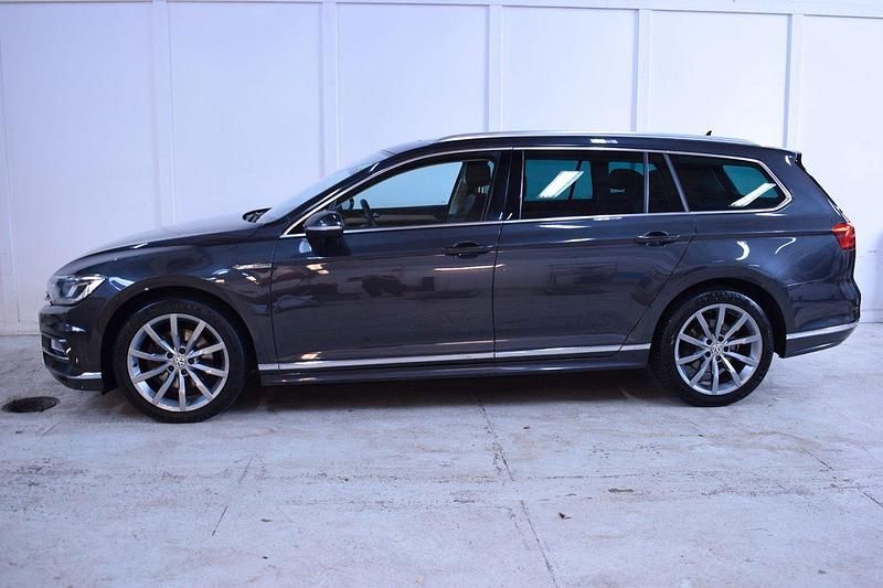 Mörkgrå Begagnad 2017 VW Passat GT Kombi | 219 900 kr (Lite dyr) - Bild 1/4