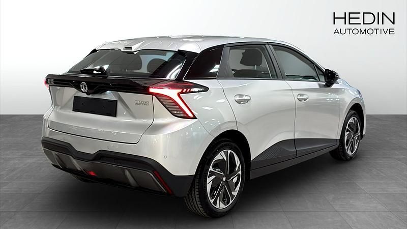 Begagnad MG MG4 EV 125 kW (170 HK) 2024 Grå Halvkombi