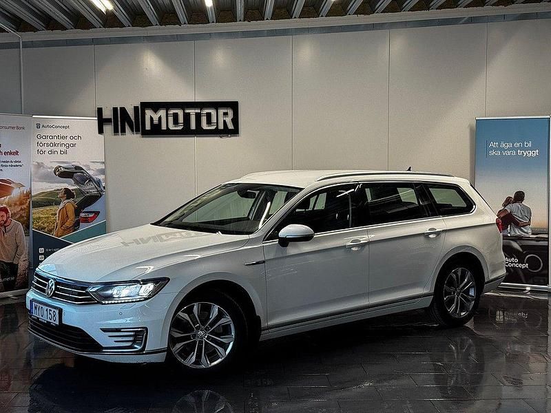 Vit Begagnad 2016 VW Passat GTE Kombi | 134 900 kr (Lite dyr) - Bild 1/4