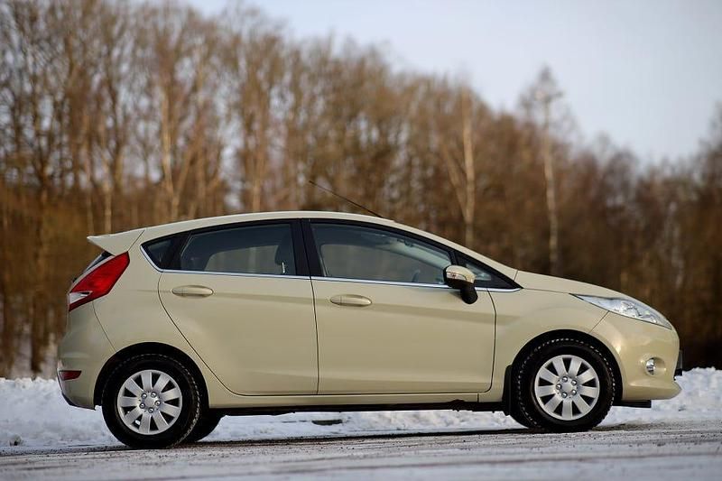 Begagnad Ford Fiesta 82 HK (60 kW) 2009 Metallic Halvkombi