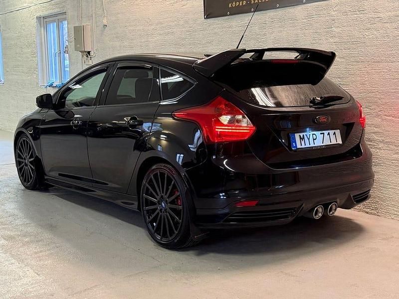Begagnad Ford Focus ST 250 HK (183 kW) 2013 Svart Halvkombi