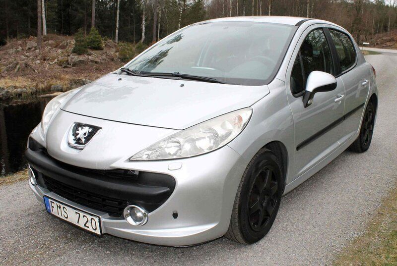 Ljusgrå Begagnad 2007 Peugeot 207 Sport Halvkombi | 29 000 kr (Marknadspris) - Bild 1/4