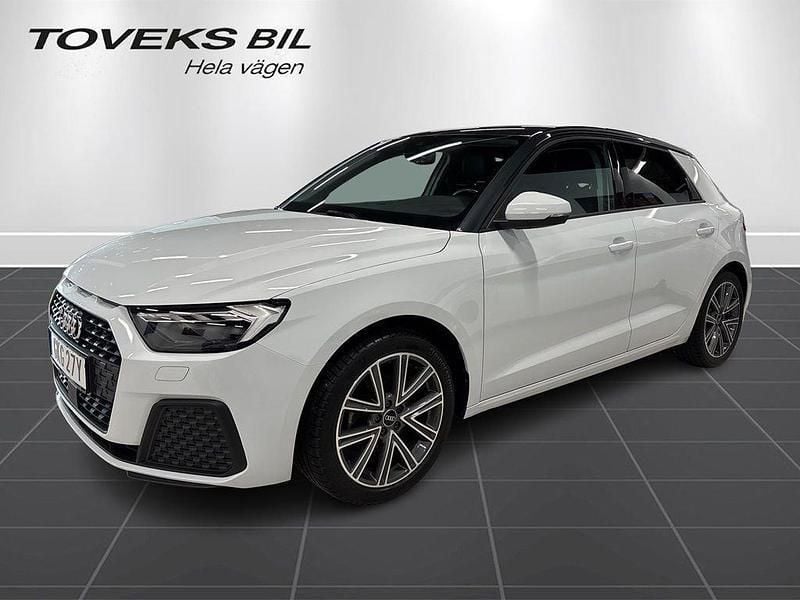 Glaciärvit metallic Begagnad 2022 Audi A1 Sportback Proline Halvkombi | 199 000 kr (Marknadspris) - Bild 1/4