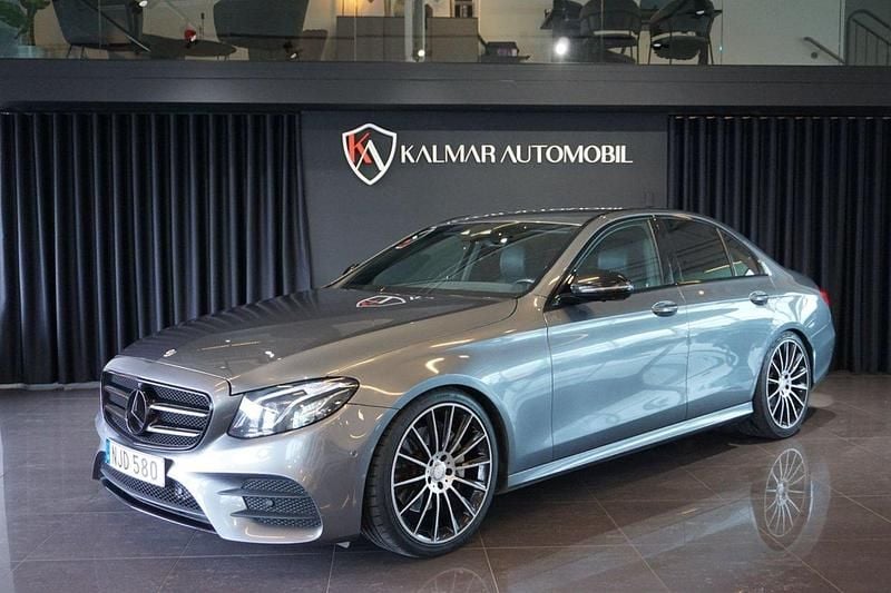 Grå Begagnad 2016 Mercedes E220 AMG line Sedan | 309 900 kr (Marknadspris) - Bild 1/4