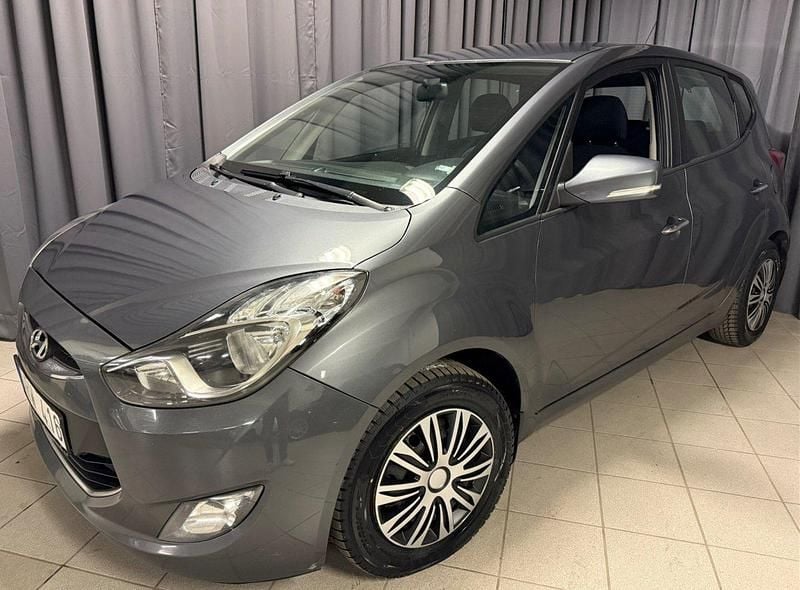 Grå Begagnad 2011 Hyundai ix20 Halvkombi | 39 900 kr (Marknadspris) - Bild 1/4