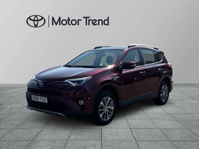 Mörkröd (röd) Begagnad 2017 Toyota RAV4 Hybrid SUV | 169 900 kr (Superpris) - Bild 1/4