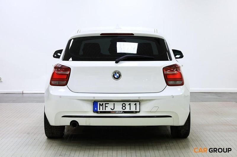 Begagnad BMW 118 Sport Line 143 HK (105 kW) 2012 Vit Halvkombi