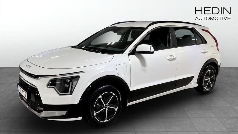 Vit (white) Begagnad 2024 Kia Niro SUV | 349 900 kr (Bra pris) - Bild 1/4
