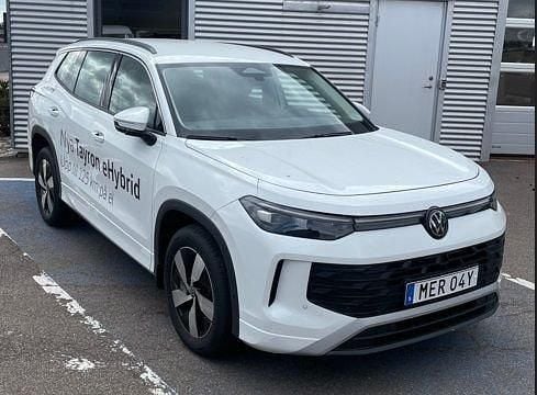 Vit (pure white) Begagnad 2025 VW Tayron Life SUV | 545 000 kr - Bild 1/2