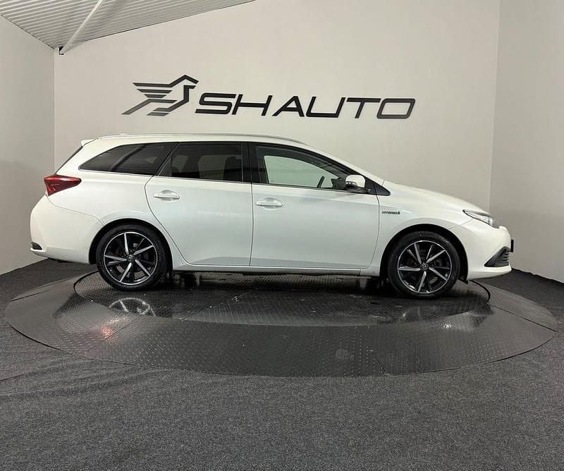 Begagnad Toyota Auris Touring Sports Comfort 136 HK (100 kW) 2017 Vit Kombi