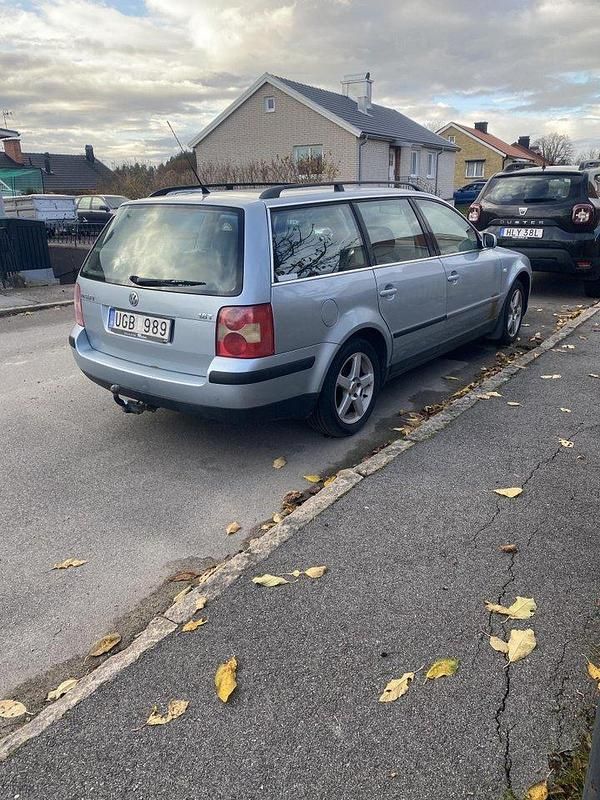 Blå Begagnad 2003 VW Passat Trendline Kombi | 12 000 kr (Marknadspris) - Bild 1/2