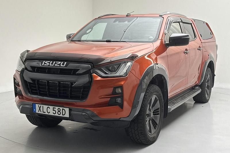 Orange Begagnad 2022 Isuzu D-Max Sedan | 485 000 kr (Marknadspris) - Bild 1/4