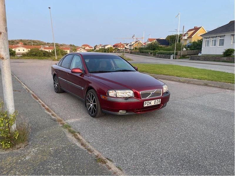 Röd Begagnad 2000 Volvo S80 Sedan | 21 000 kr (Marknadspris) - Bild 1/4