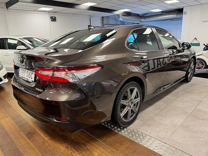 Begagnad Toyota Camry 218 HK (160 kW) 2020 Mörkbrun Sedan