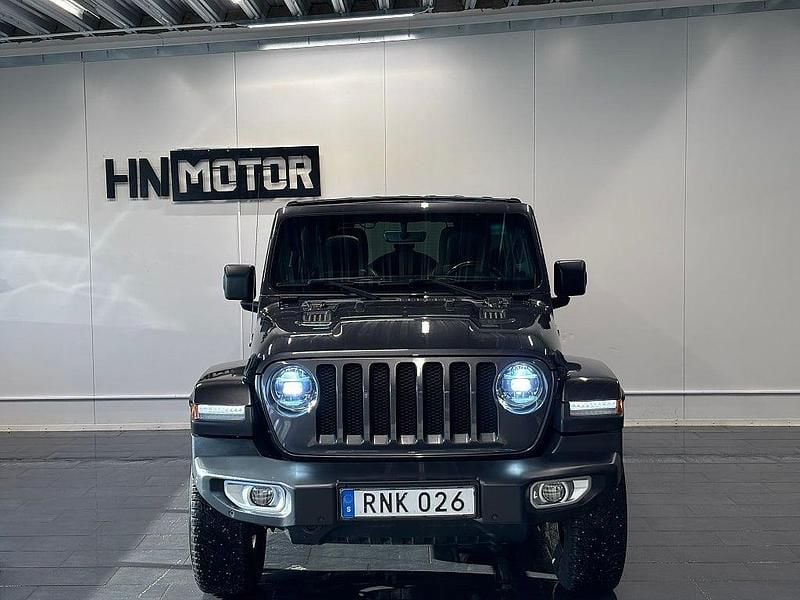Begagnad Jeep Wrangler Unlimited Sahara 272 HK (200 kW) 2018 Grå SUV