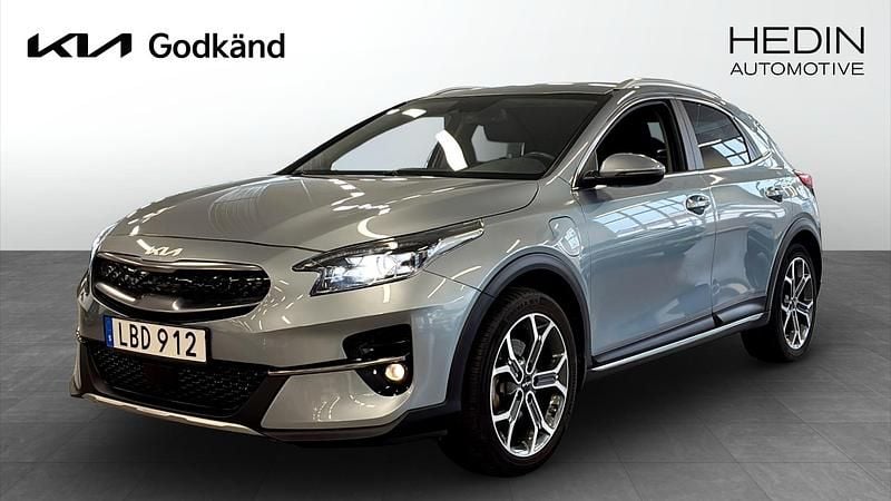 Grå Begagnad 2022 Kia XCeed Advance SUV | 249 900 kr (Marknadspris) - Bild 1/4