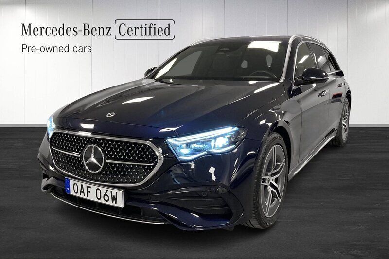 Mörkblå Begagnad 2023 Mercedes E220 AMG Kombi | 619 000 kr - Bild 1/4
