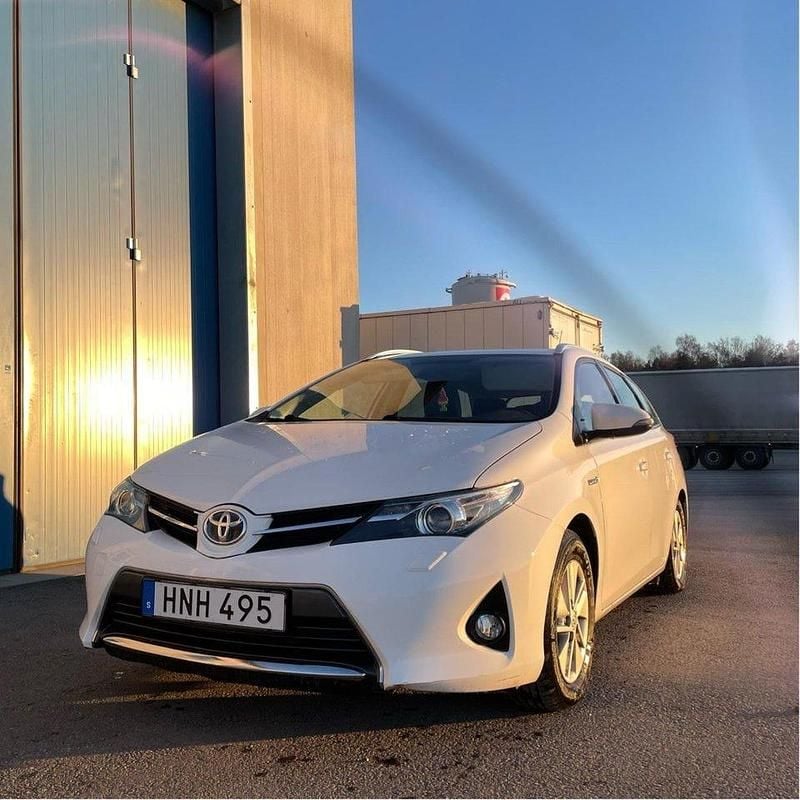 Vit Begagnad 2014 Toyota Auris Touring Sports Active Kombi | 97 500 kr (Bra pris) - Bild 1/4