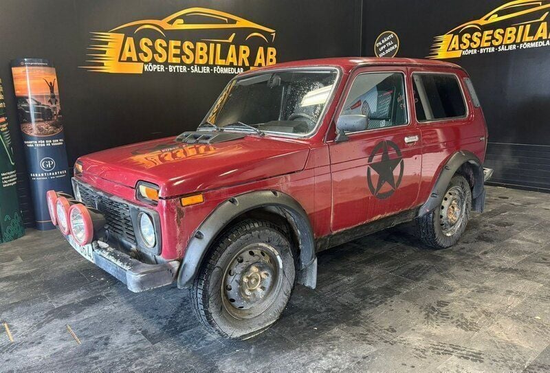 Lila Begagnad 2005 Lada niva SUV | 29 900 kr - Bild 1/4
