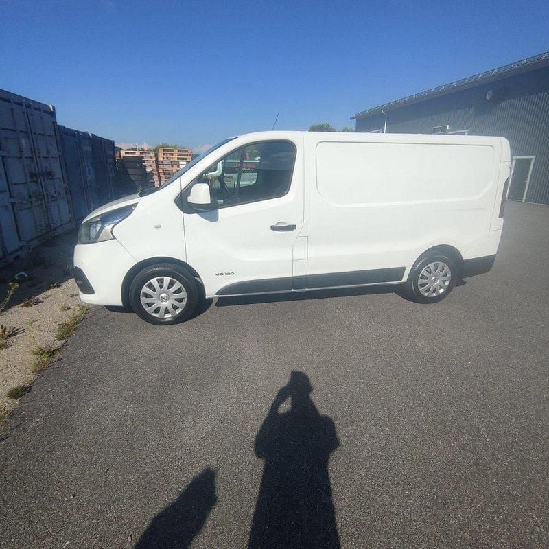 Vit Begagnad 2017 Nissan NV300 Van | 115 000 kr (Lite dyr) - Bild 1/4