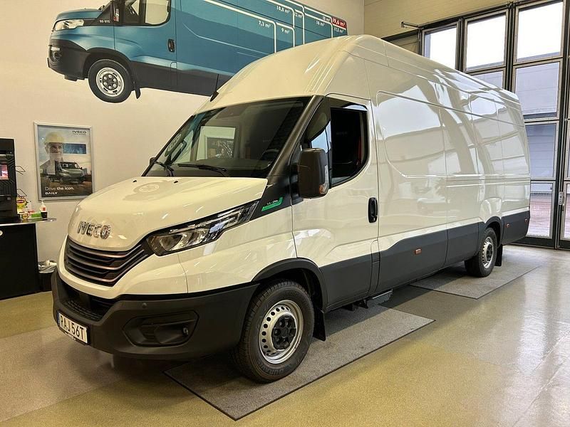Vit Begagnad 2024 Iveco Daily Van | 586 250 kr - Bild 1/4