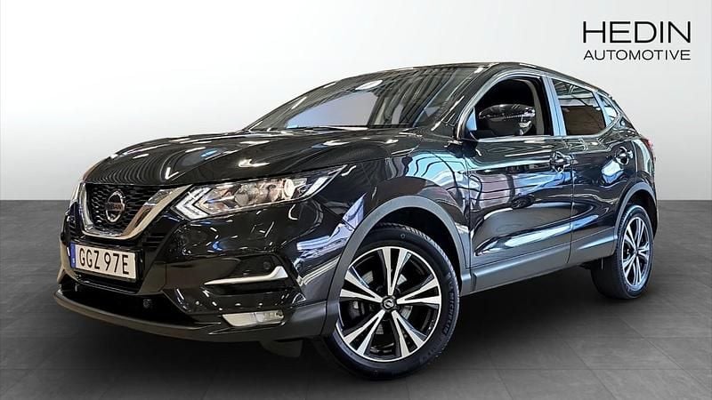 Svart (black) Begagnad 2021 Nissan Qashqai N-Connecta SUV | 214 900 kr (Superpris) - Bild 1/4