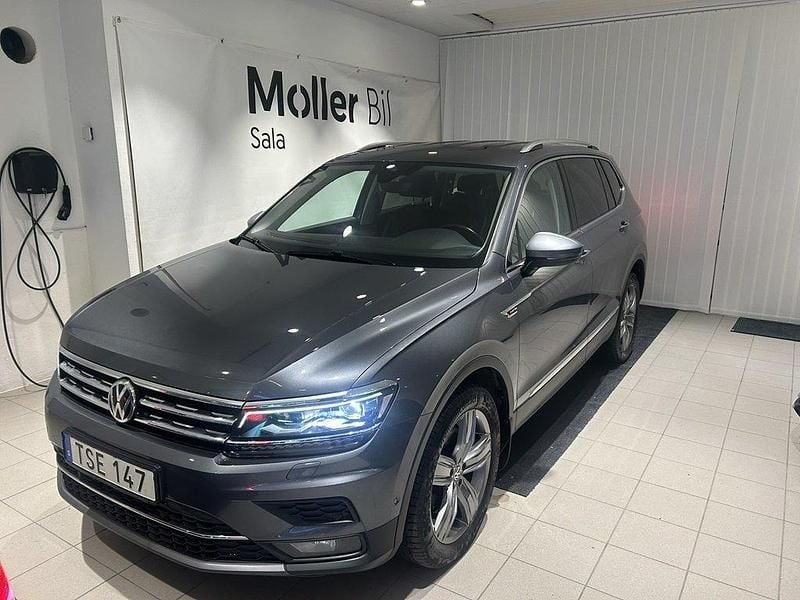 Mörkgrå (platinum grey metall) Begagnad 2018 VW Tiguan Allspace SUV | 259 000 kr (Bra pris) - Bild 1/4