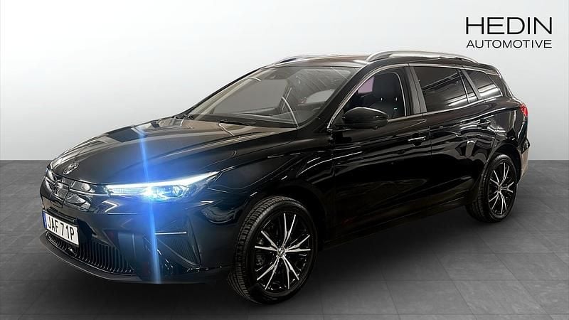 Svart (black) Begagnad 2022 MG MG5 EV Kombi | 229 900 kr (Marknadspris) - Bild 1/4