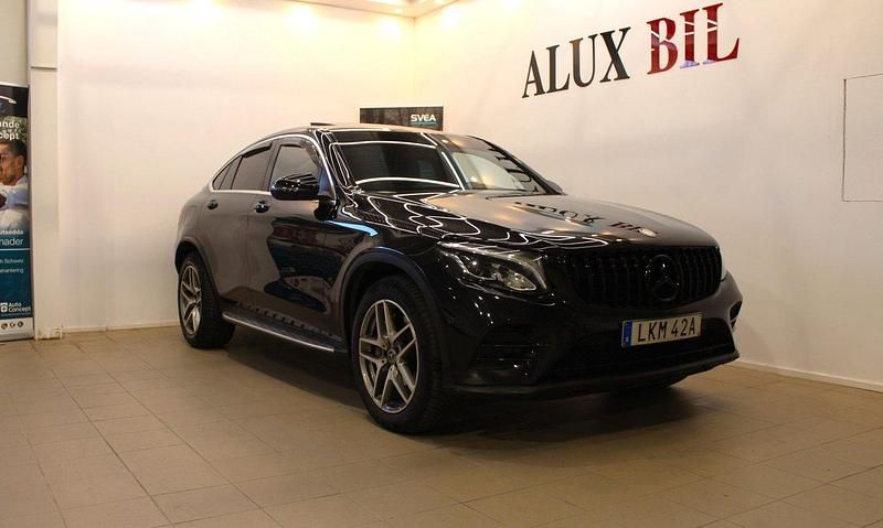 Svart Begagnad 2019 Mercedes GLC220 AMG Sportkupé | 329 900 kr (Marknadspris) - Bild 1/4