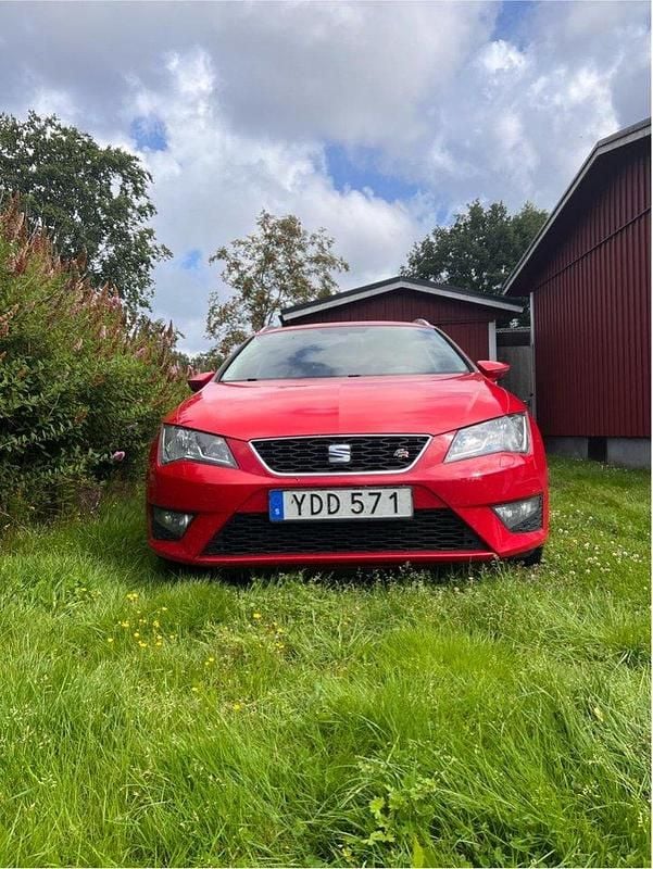 Röd Begagnad 2016 Seat Leon ST FR Kombi | 90 000 kr (Marknadspris) - Bild 1/4