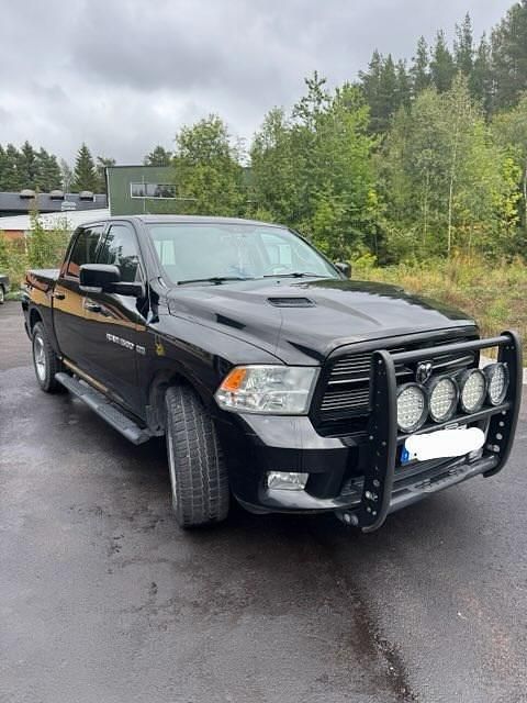 Svart Begagnad 2012 RAM 1500 Pickup | 165 000 kr (Dyr) - Bild 1/4