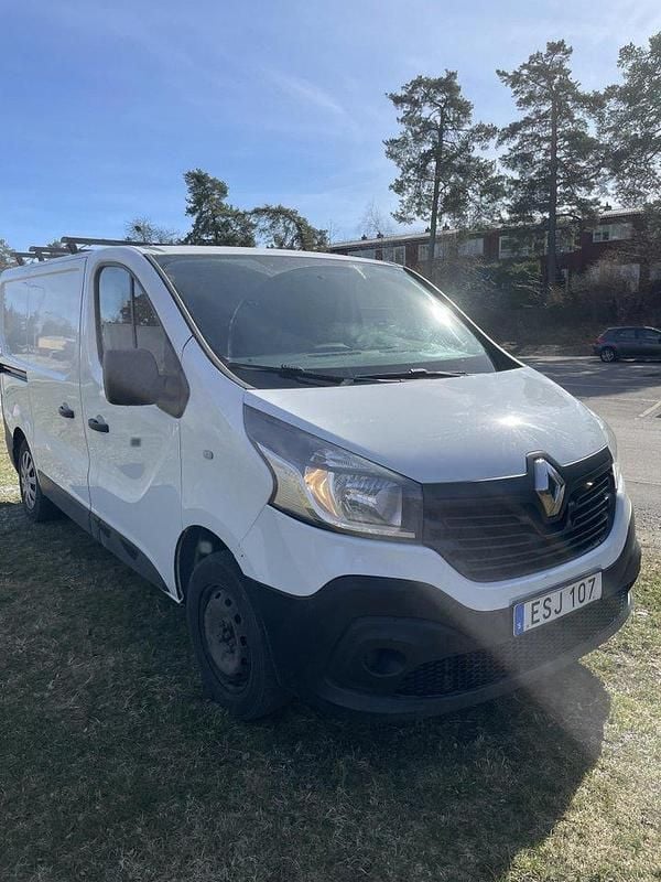 Vit Begagnad 2015 Renault Trafic Van | 89 900 kr (Bra pris) - Bild 1/4