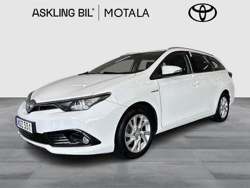 Vit Begagnad 2017 Toyota Auris Touring Sports Active Kombi | 159 000 kr (Marknadspris) - Bild 1/3