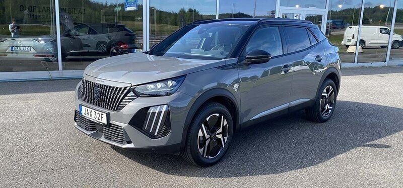 Grå Begagnad 2024 Peugeot 2008 GT SUV | 284 500 kr (Marknadspris) - Bild 1/4