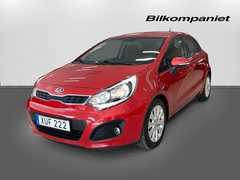Röd Begagnad 2014 Kia Rio Comfort Halvkombi | 89 900 kr (Marknadspris) - Bild 1/4