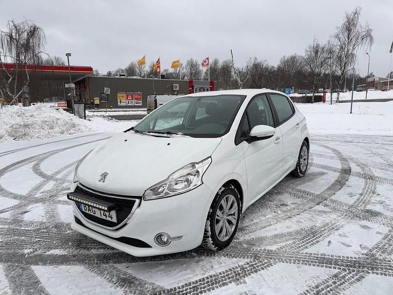 Begagnad 2015 Peugeot 208 Halvkombi | 57 000 kr (Marknadspris) - Bild 1/4