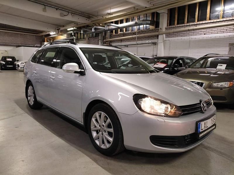 Begagnad VW Golf VII 105 HK (77 kW) 2011 Silver Kombi