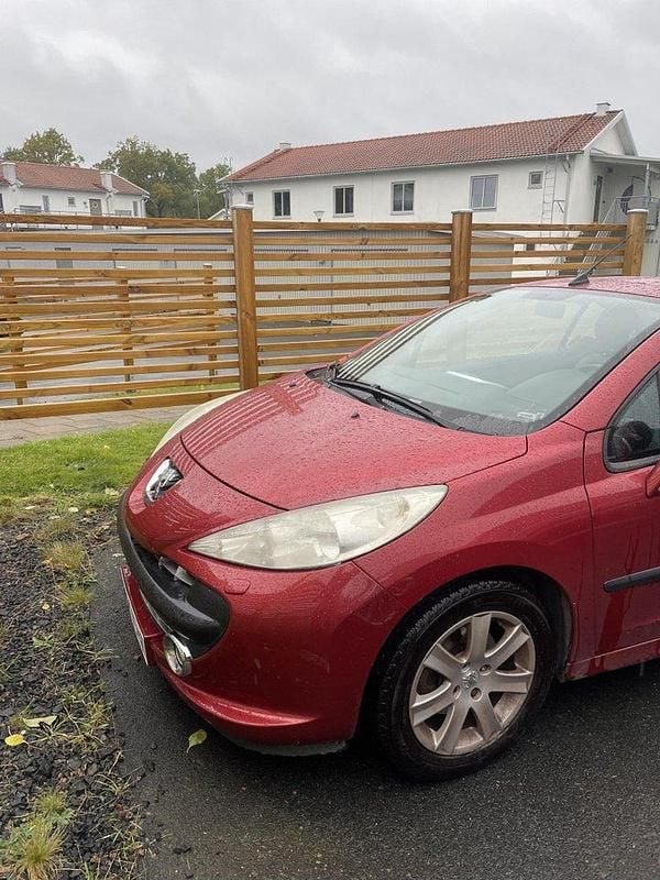 Röd Begagnad 2008 Peugeot 207 CC Cab | 45 000 kr (Marknadspris) - Bild 1/3