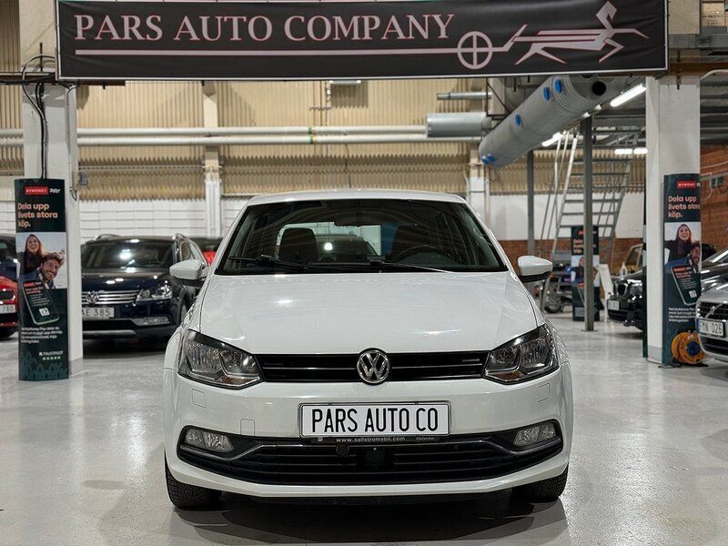 Vit Begagnad 2014 VW Polo Halvkombi | 89 900 kr (Marknadspris) - Bild 1/4