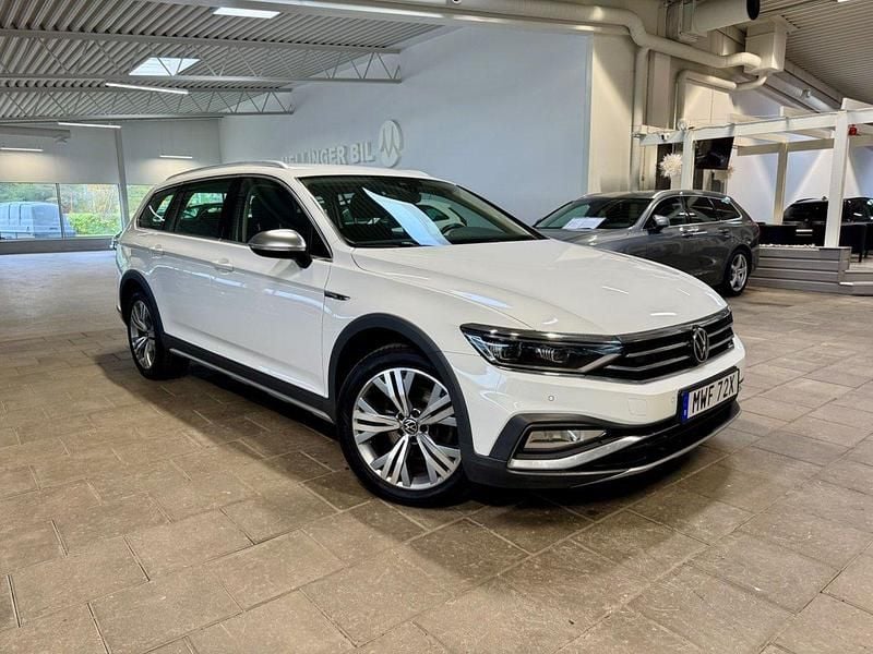 Vit (pure white) Begagnad 2021 VW Passat Alltrack Kombi | 278 500 kr (Marknadspris) - Bild 1/4