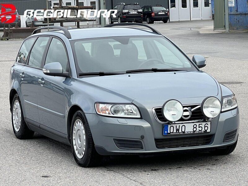 Ljusblå (blå) Begagnad 2011 Volvo V50 Kombi | 65 000 kr (Marknadspris) - Bild 1/2
