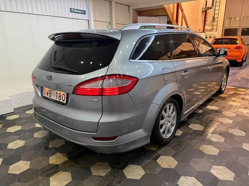 Begagnad Ford Mondeo Titanium 140 HK (102 kW) 2009 Grå Kombi