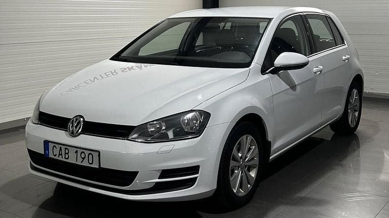Vit Begagnad 2014 VW Golf VII Halvkombi | 89 900 kr (Marknadspris) - Bild 1/4