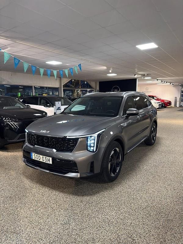 Begagnad Kia Sorento Advance 252 HK (185 kW) 2024 Grå SUV