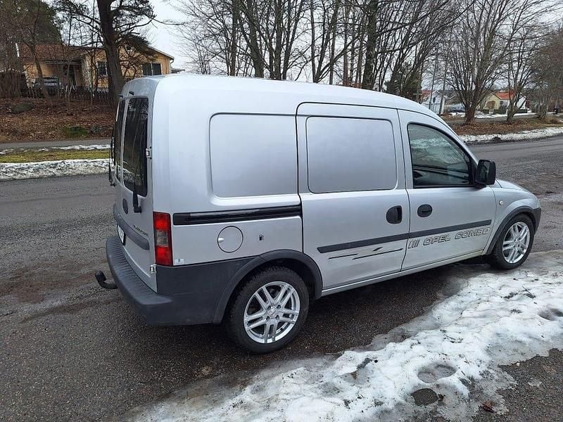Begagnad Opel Combo 70 HK (51 kW) 2005 Minibuss