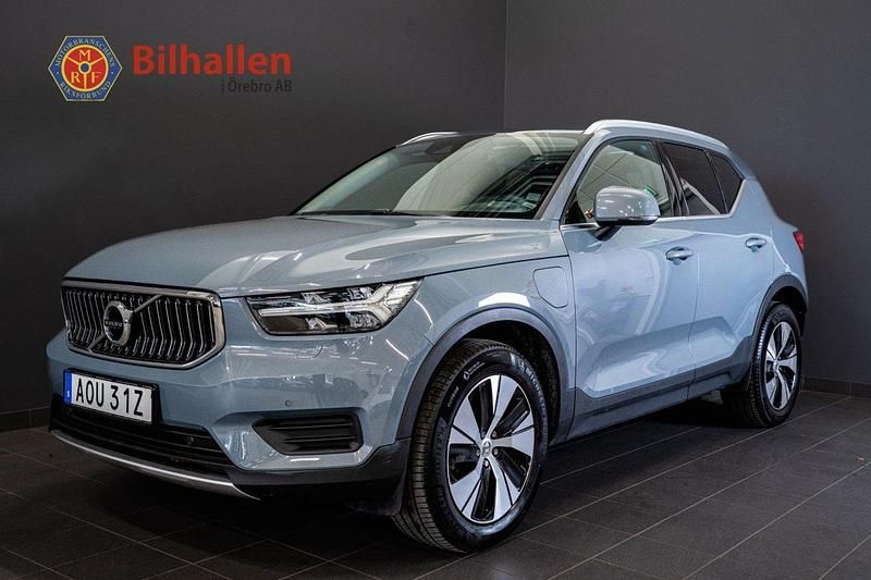 Grå Begagnad 2021 Volvo XC40 Inscription SUV | 329 900 kr (Marknadspris) - Bild 1/4