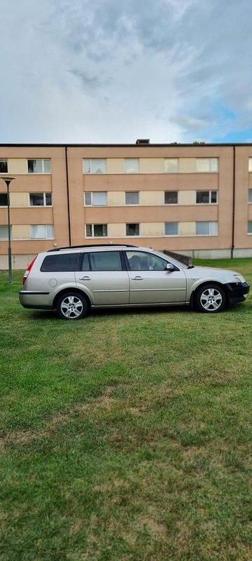 Silver Begagnad 2005 Ford Mondeo Futura Kombi | 15 000 kr (Marknadspris) - Bild 1/4