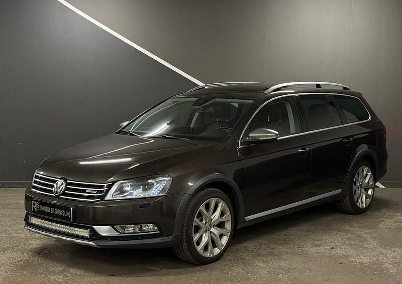 Mörkbrun Begagnad 2013 VW Passat Alltrack Kombi | 139 900 kr (Dyr) - Bild 1/4